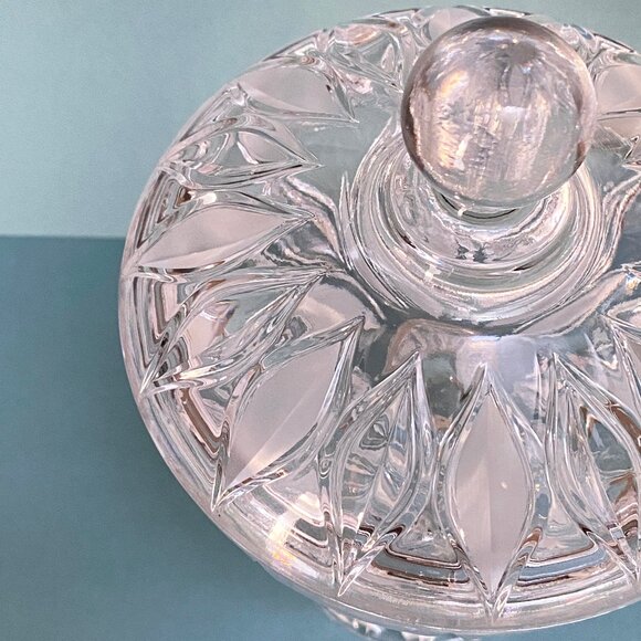 Vintage Crystal Glass Pedestal Candy Dish with Lid Unique Flame or Petal Design - Picture 3 of 9